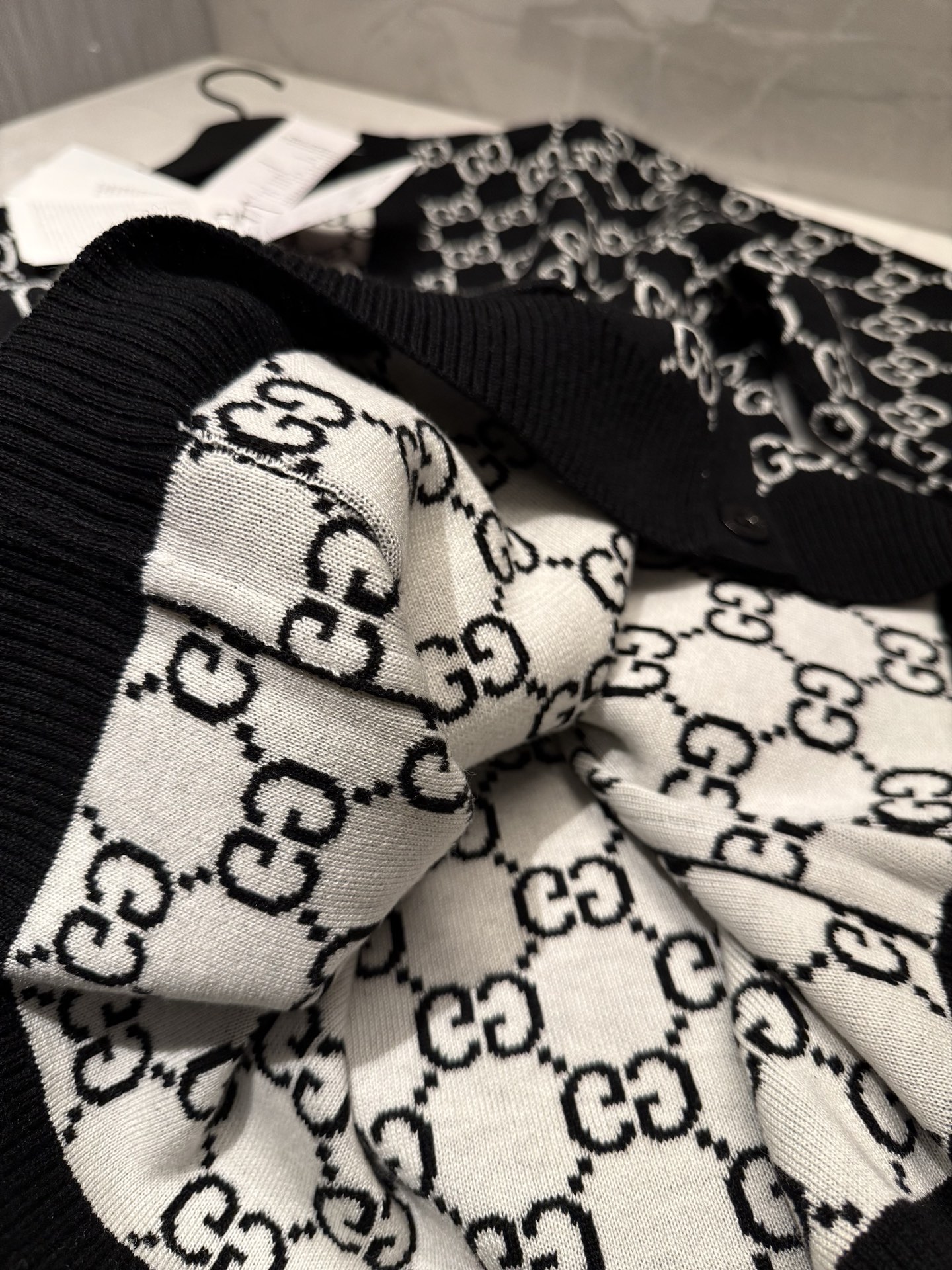 Gucci Clothing-221