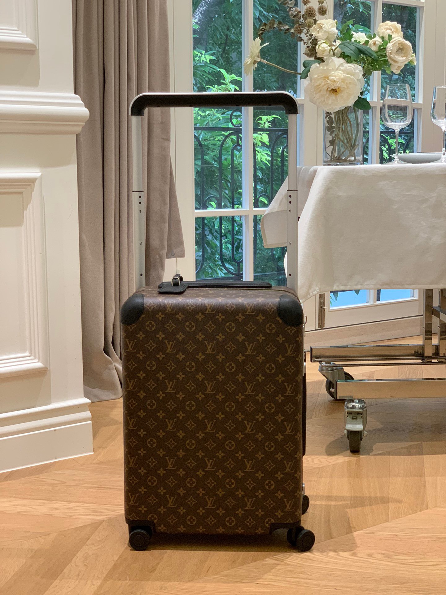LV luggage-4