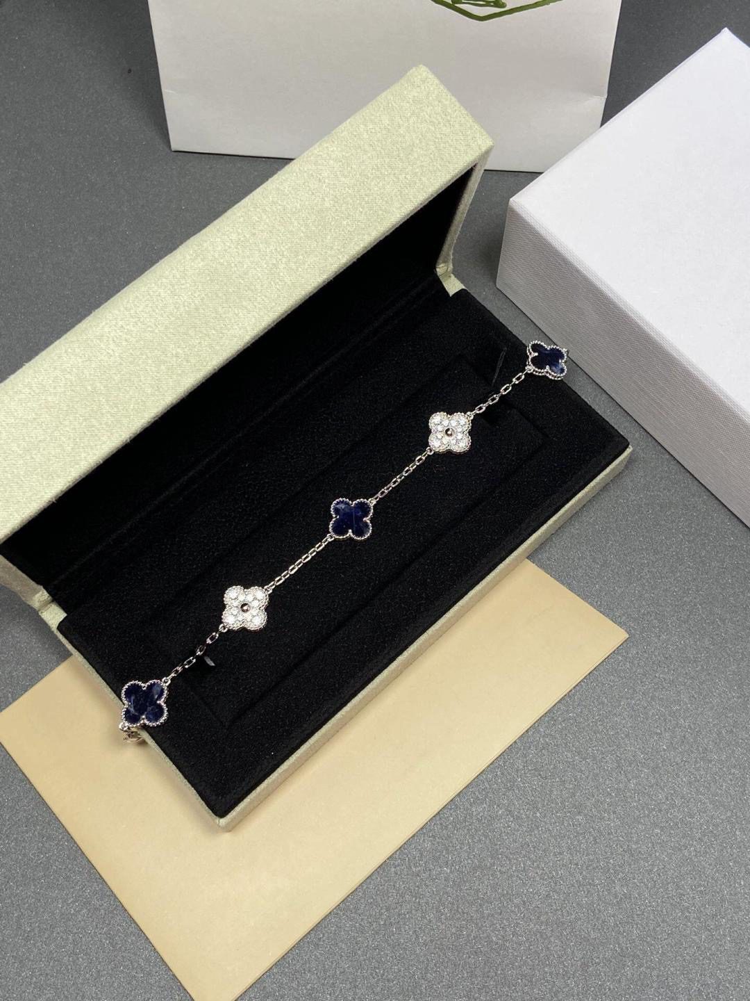 Van Cleef & Arpels Bracelet-93