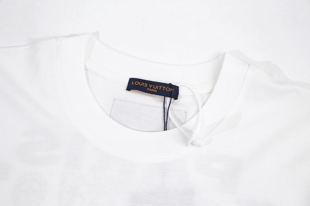 LV clothing-76