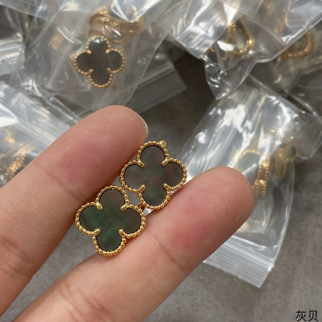 Van Cleef & Arpels earring-116