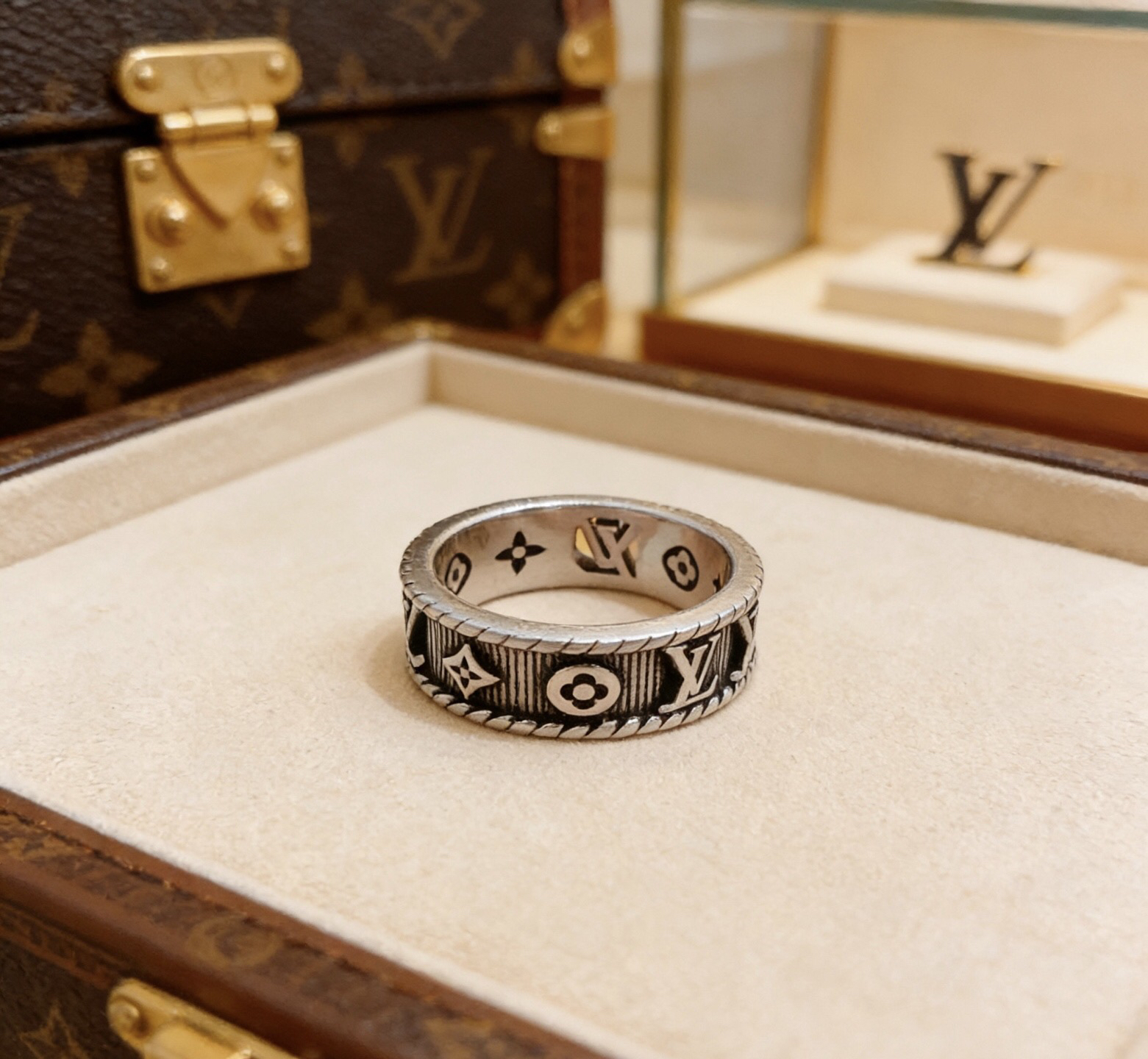LV ring-6