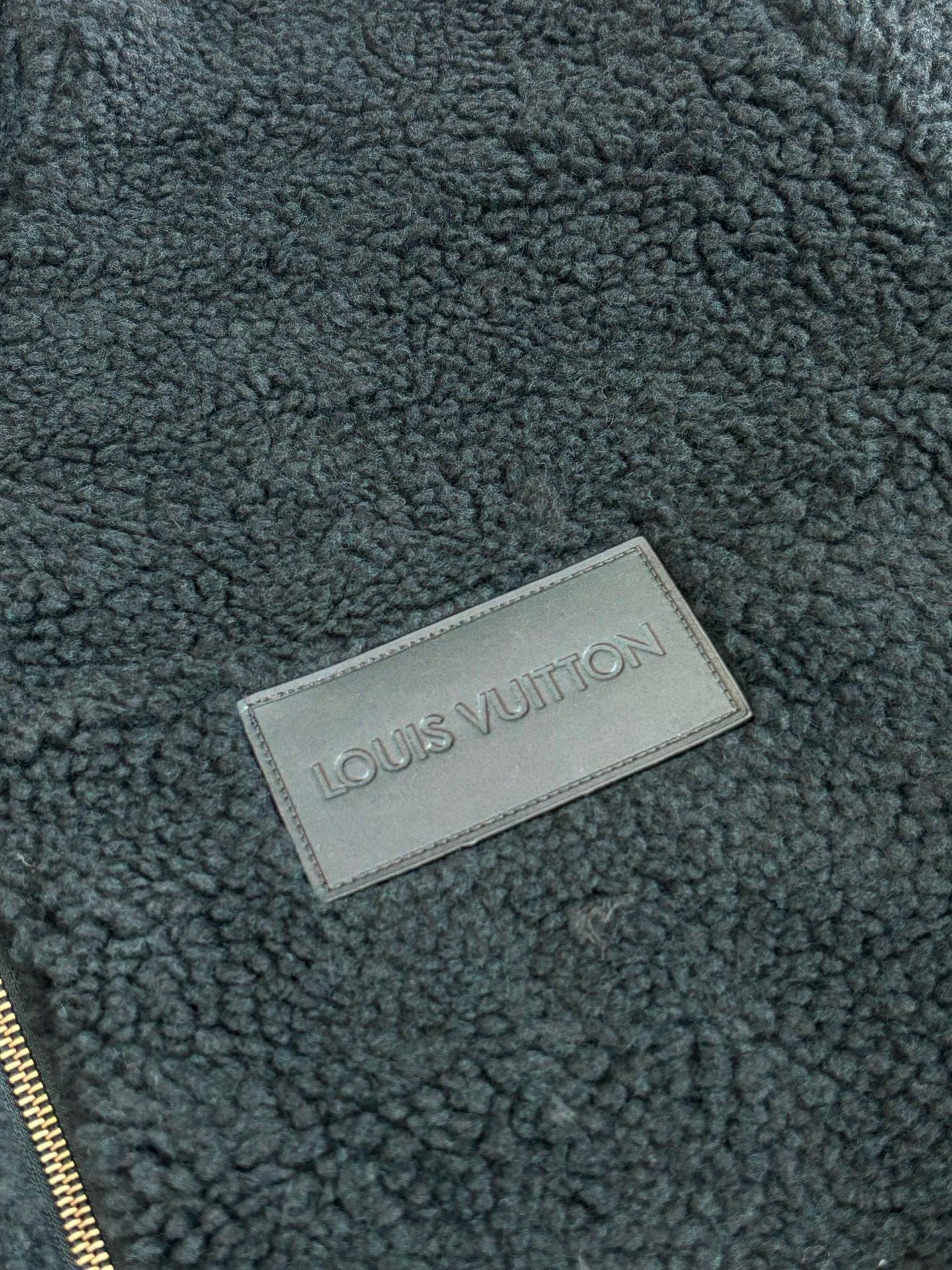 LV Clothing-295