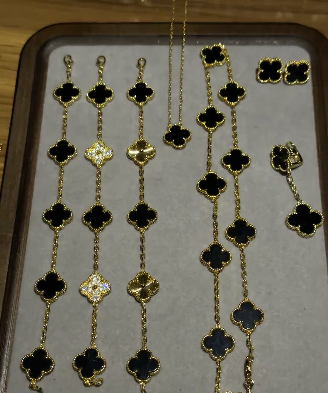 Van Cleef & Arpels earring-91