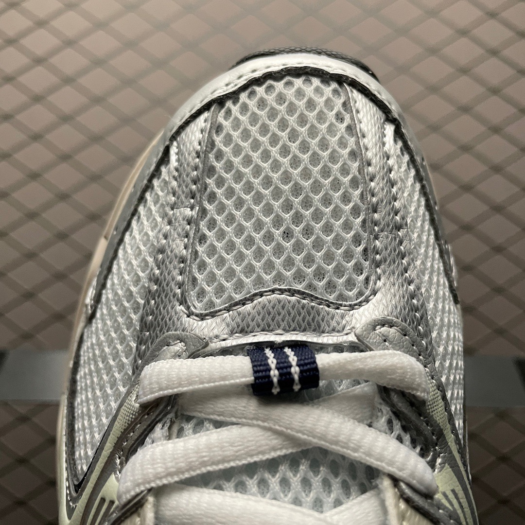 New Balance Sneakers-337