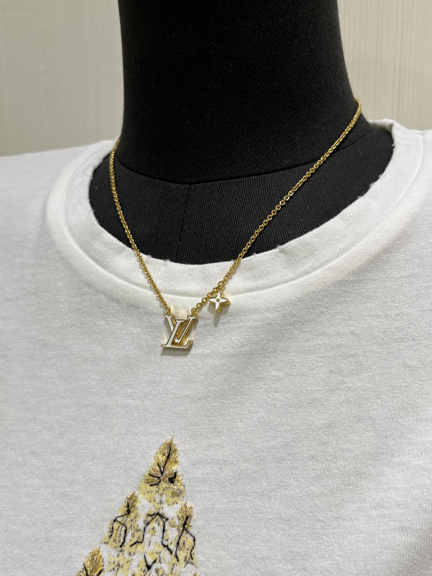 LV necklace-34