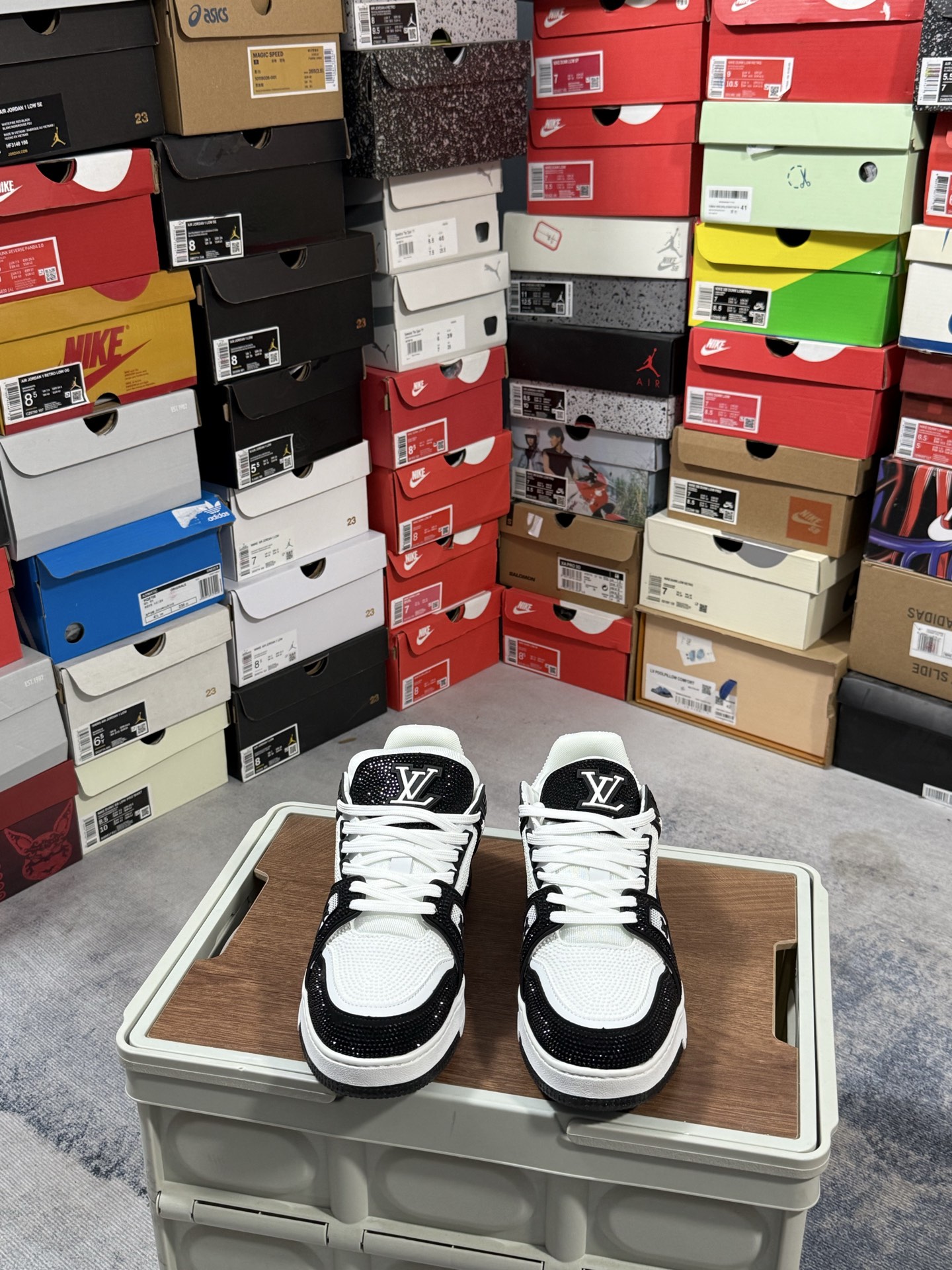Lv Sneakers-115