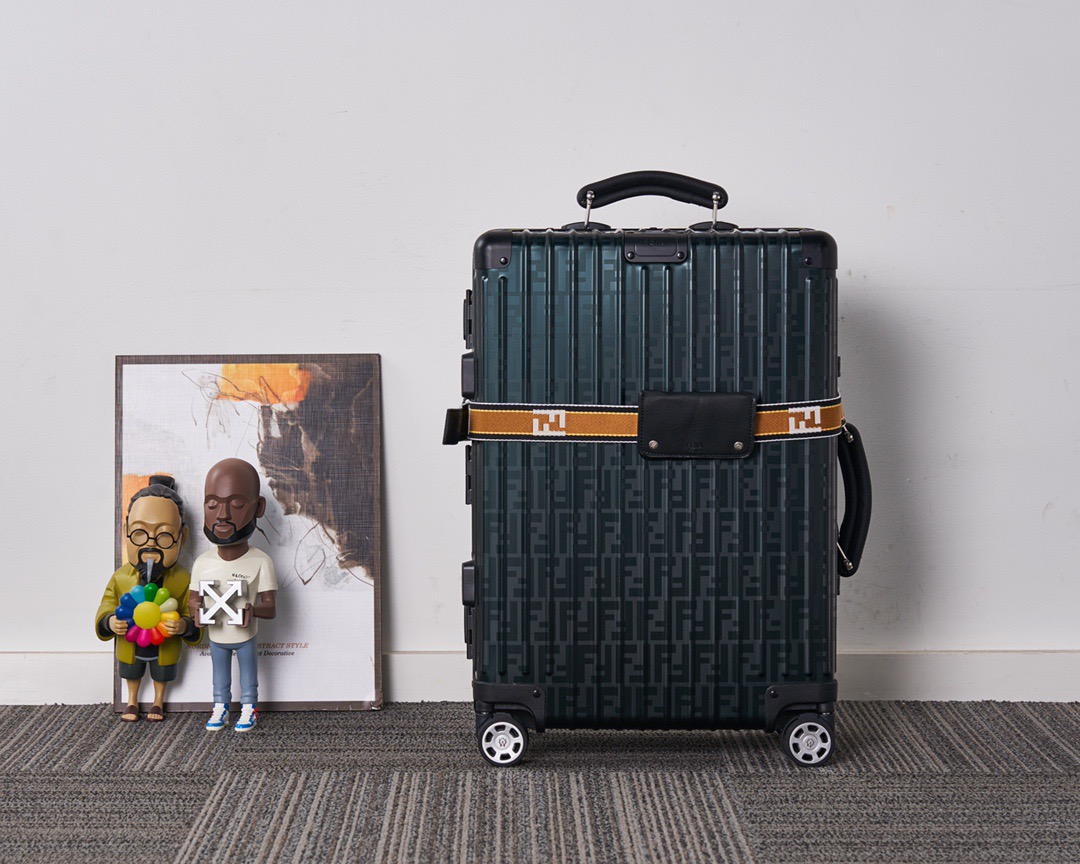 Fendi luggage-32