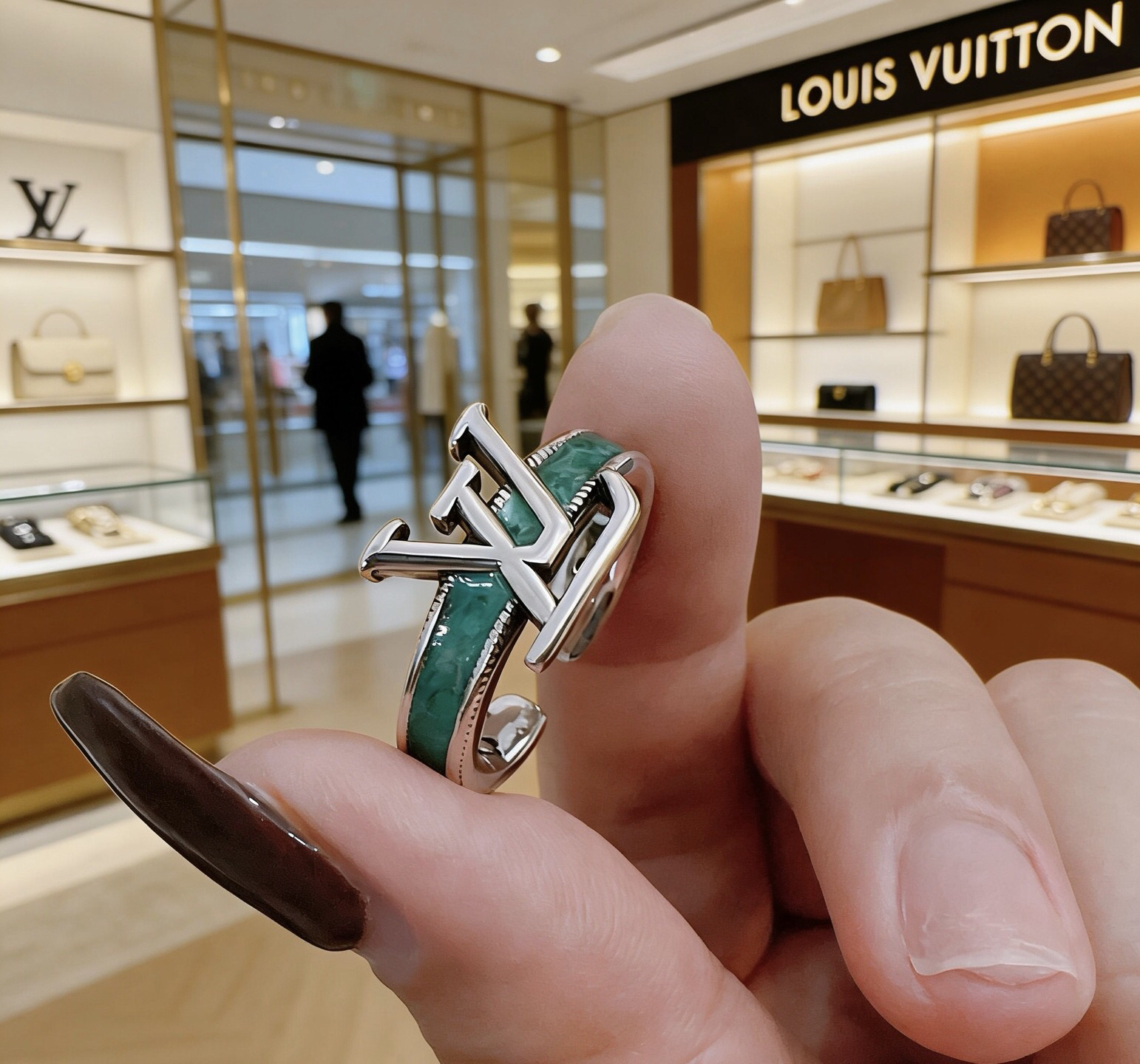 LV ring-8