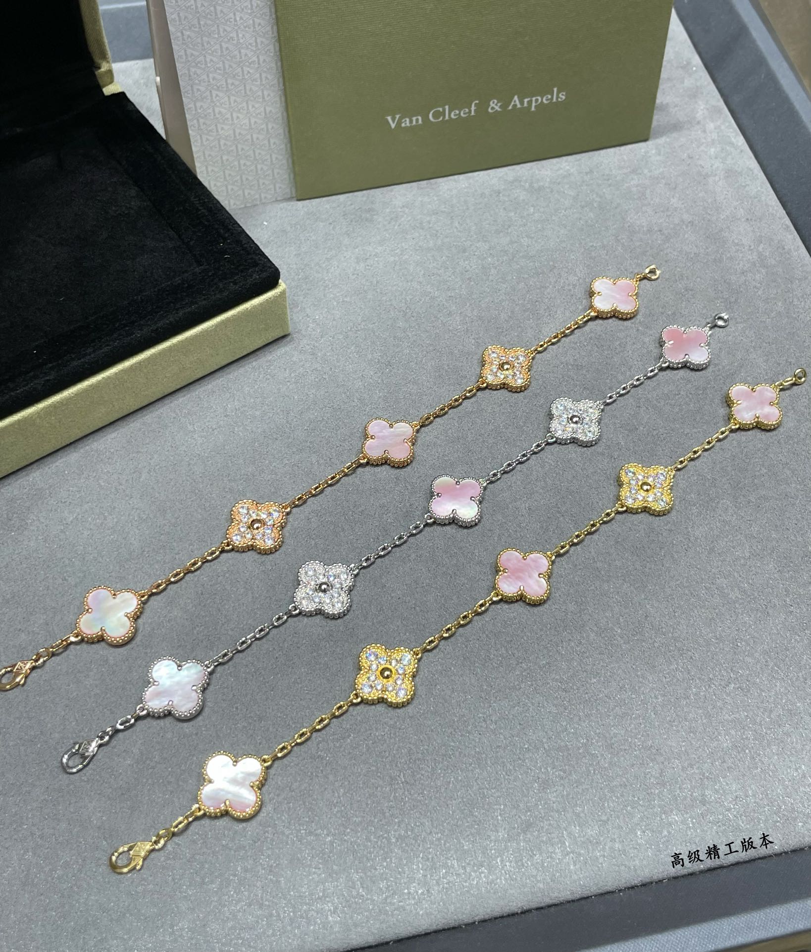 Van Cleef & Arpels Bracelet-109