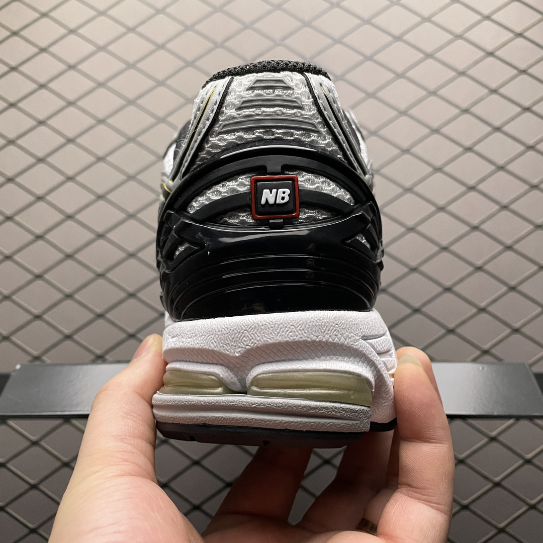 New Balance Sneakers-70