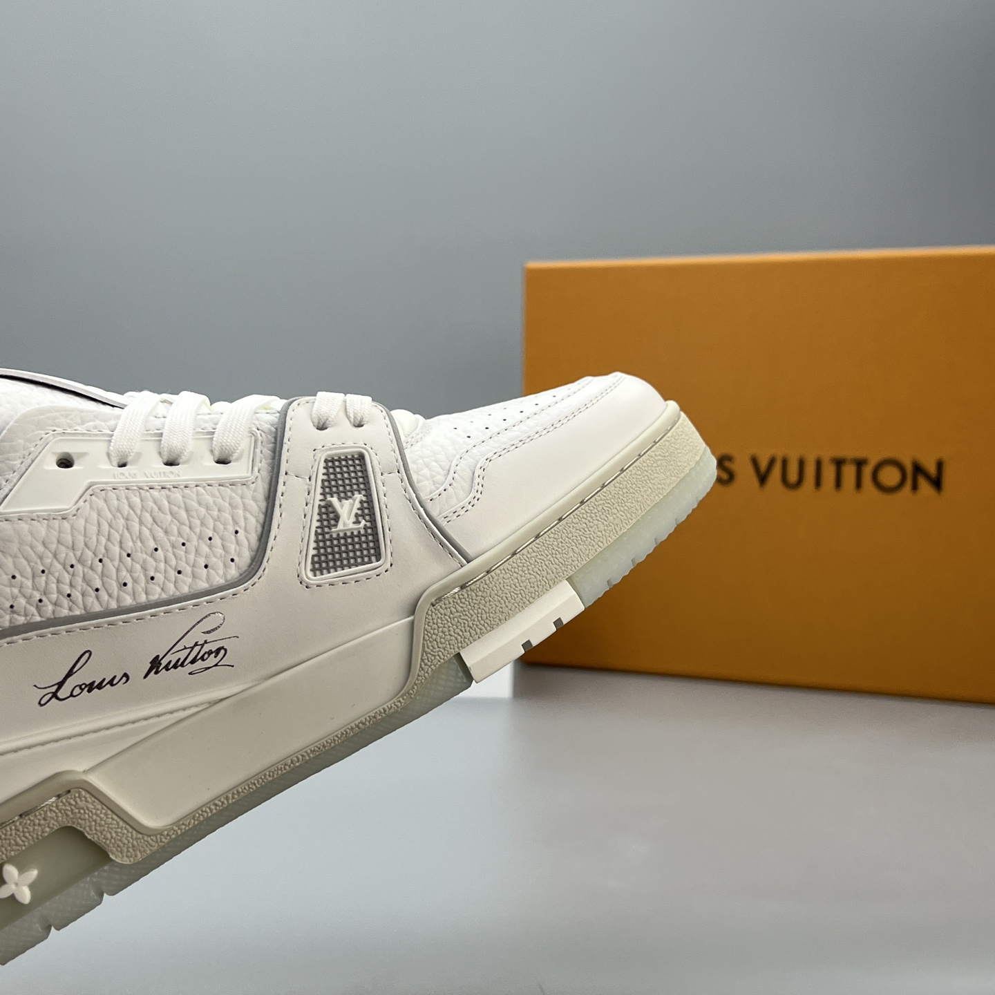 Lv Sneakers-136