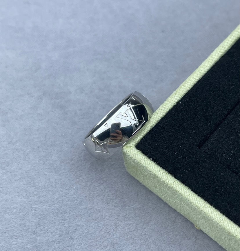 LV ring-79
