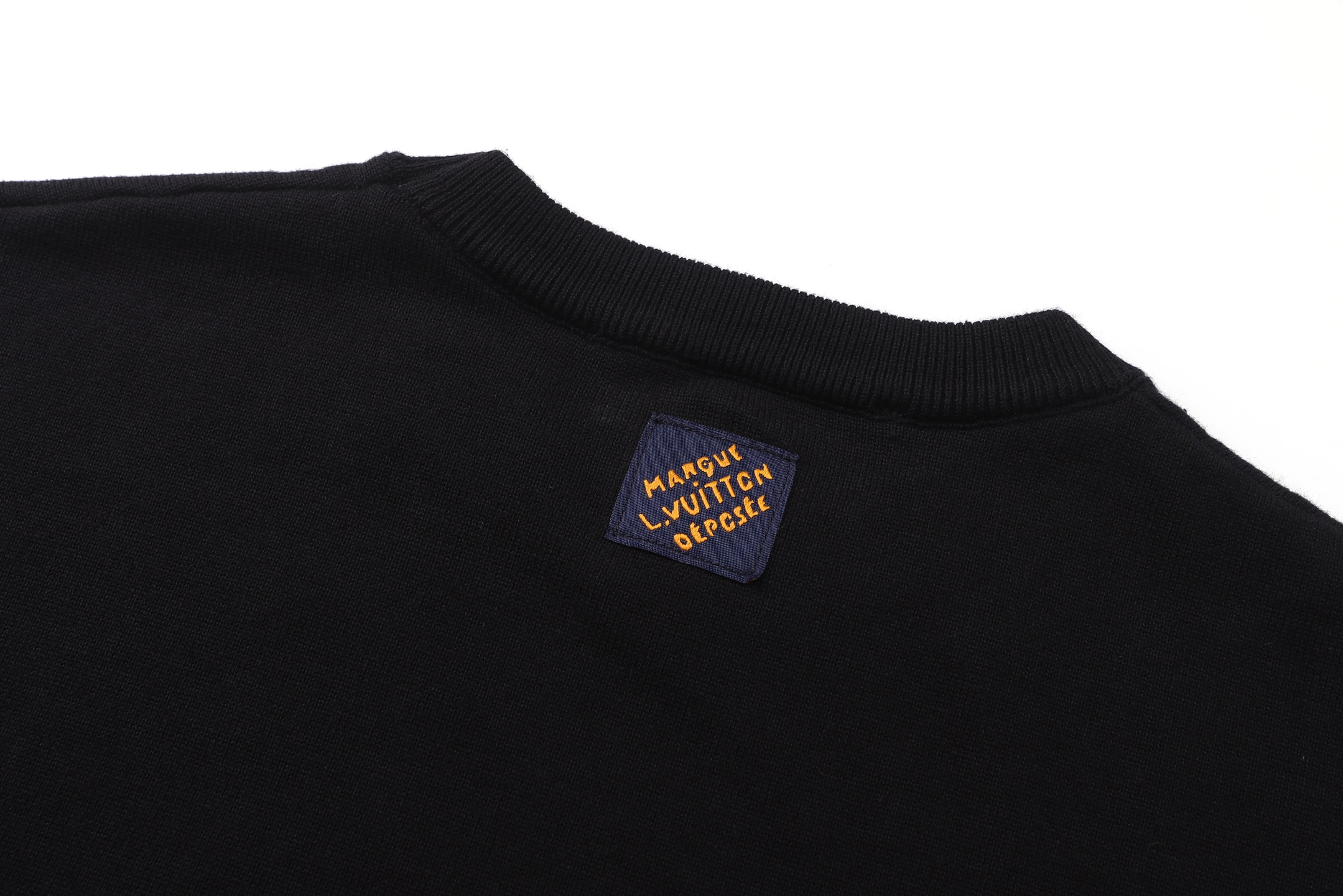 LV clothing-222