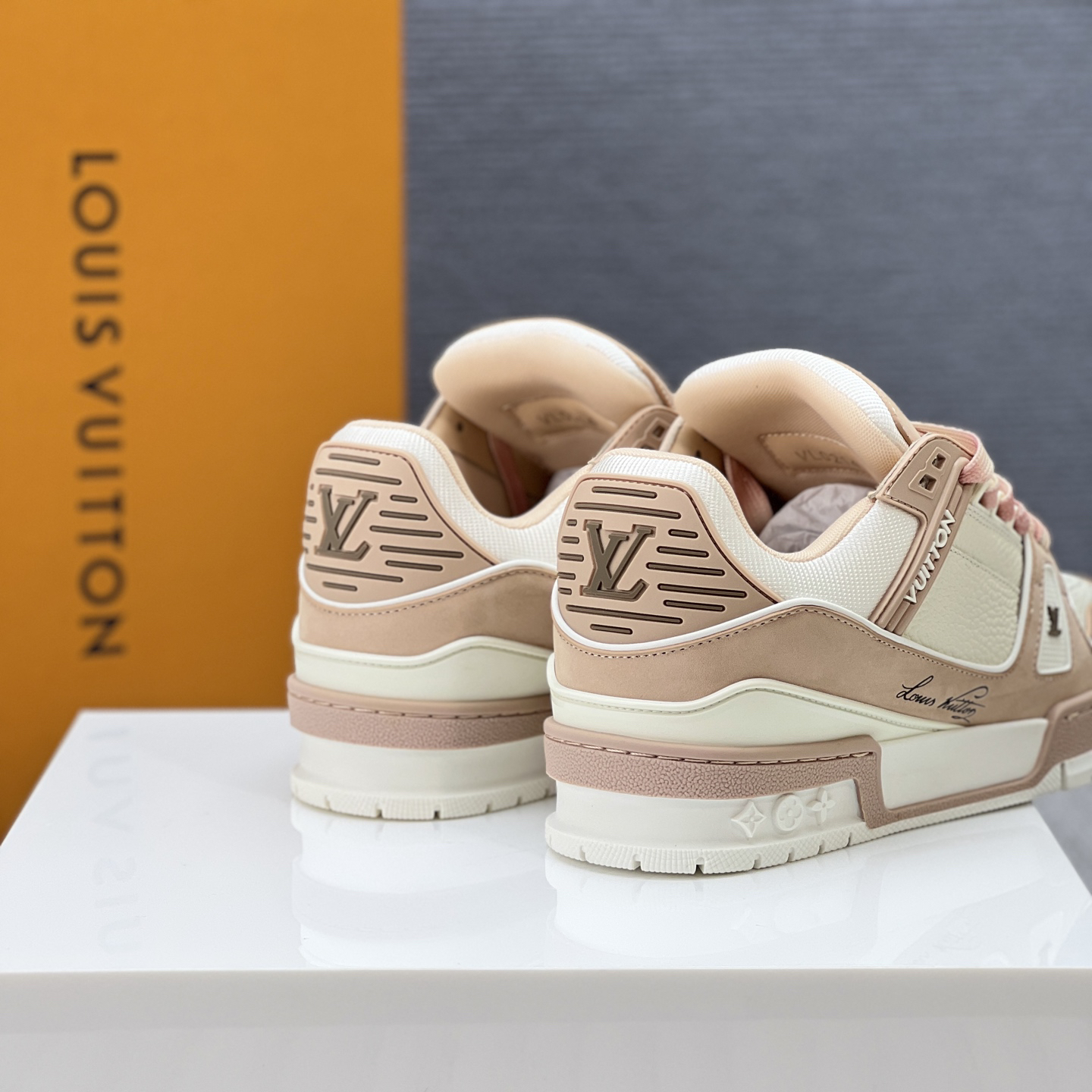 Lv Sneakers-151