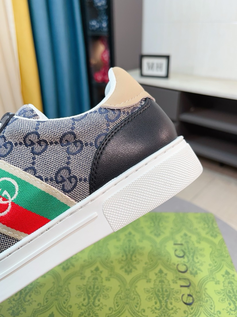 Gucci Sneakers-131