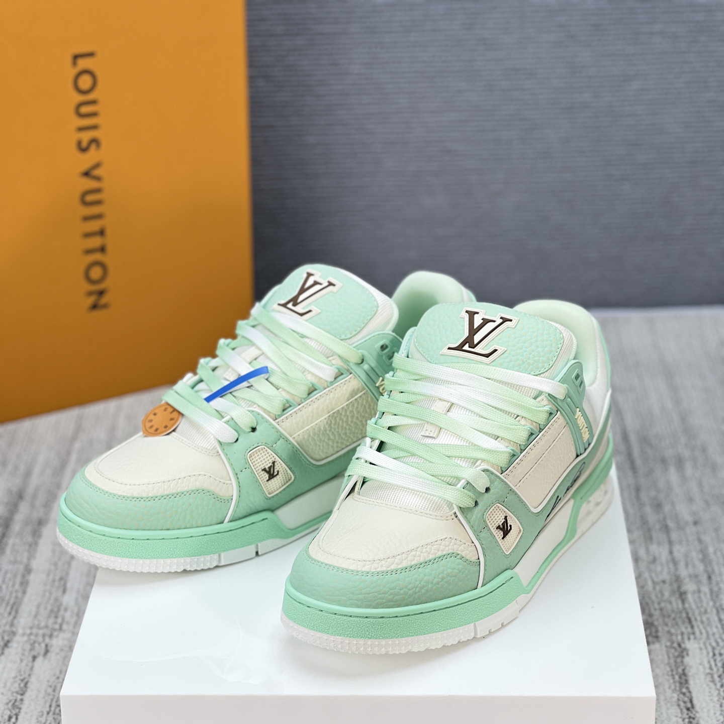 Lv Sneakers-154