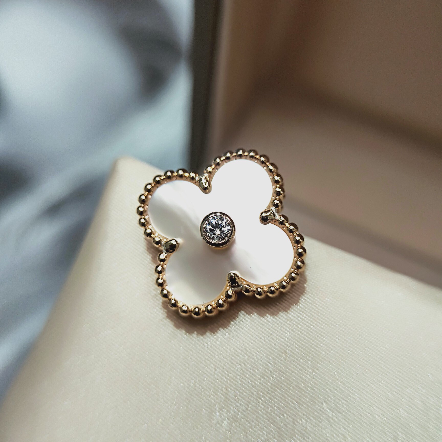 Van Cleef & Arpels earring-113