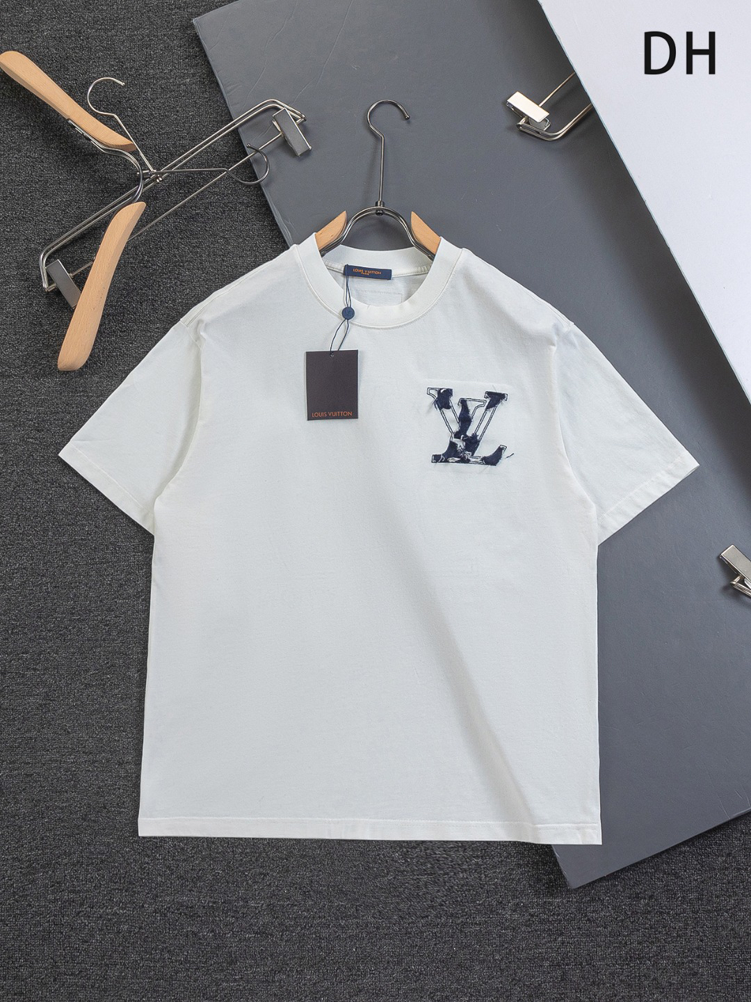 LV clothing-239