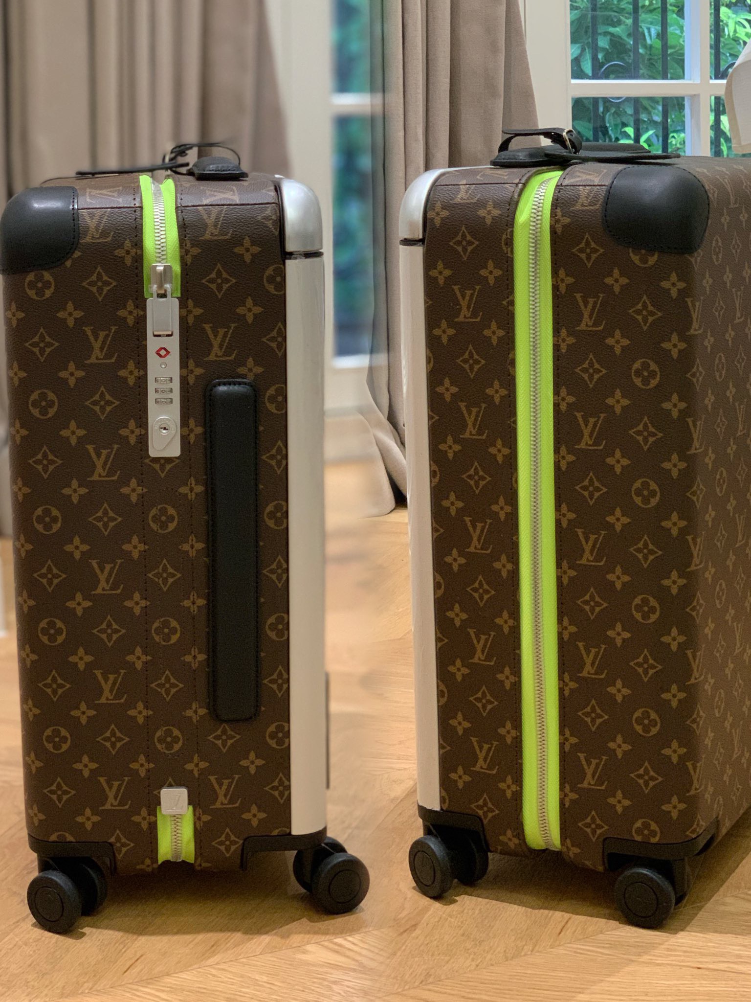LV luggage-4