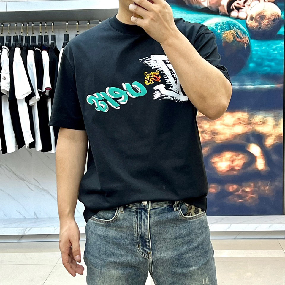 LV clothing-99