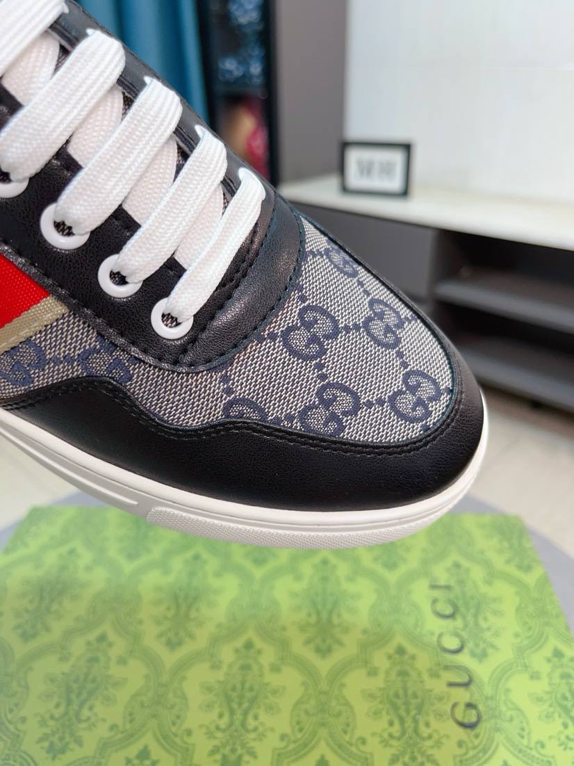 Gucci Sneakers-131