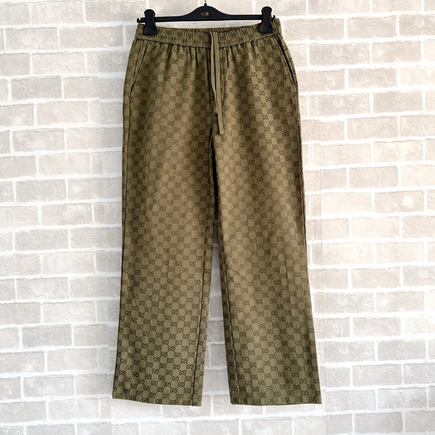 Gucci Clothing-119