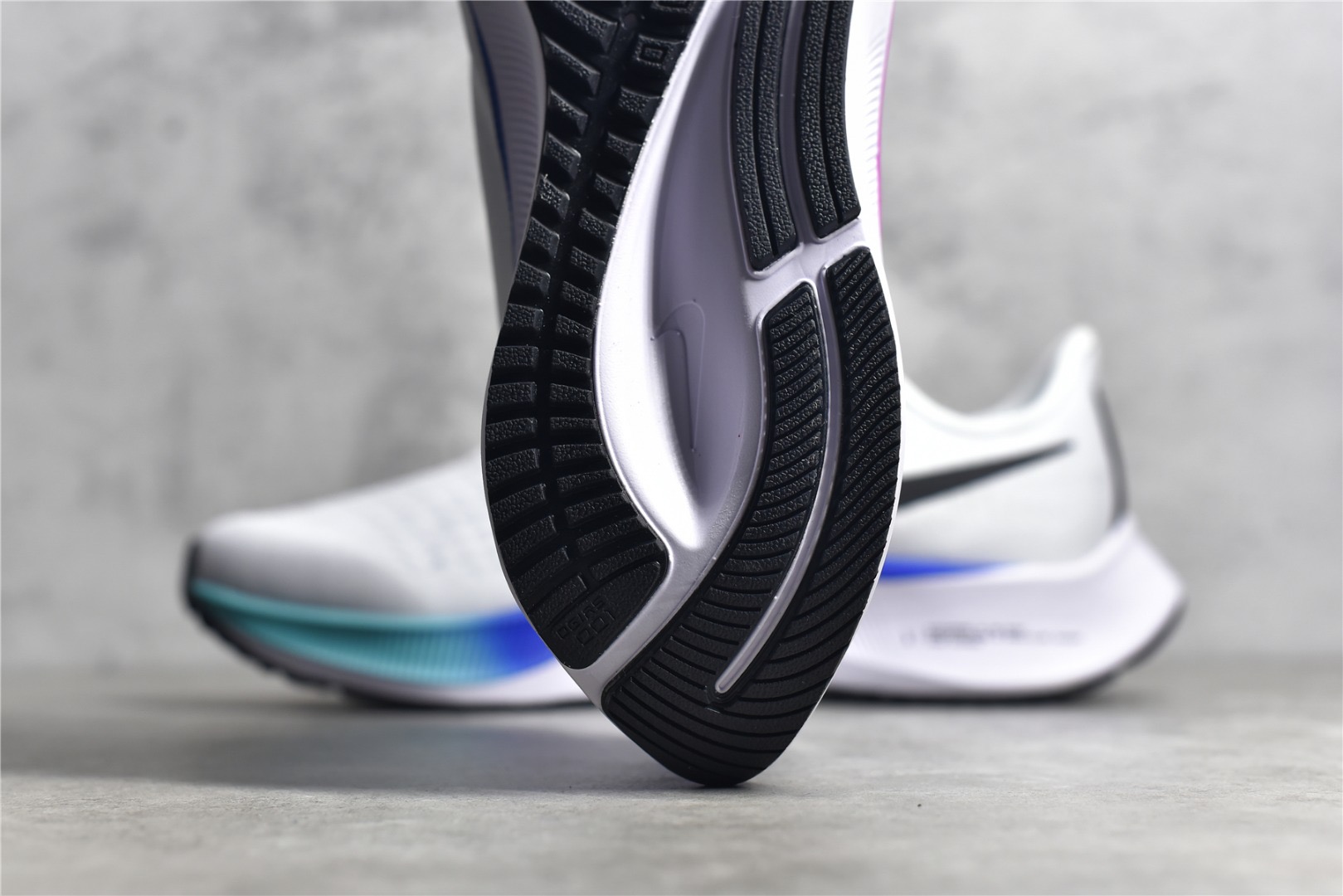 Nike Sneakers-210