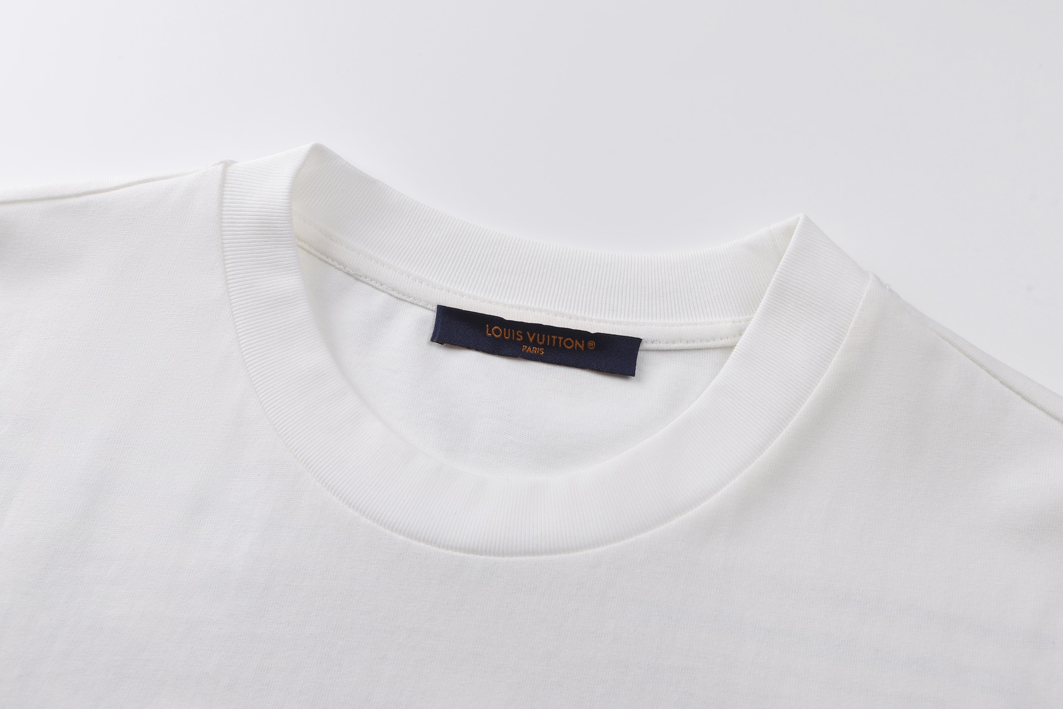 LV clothing-219