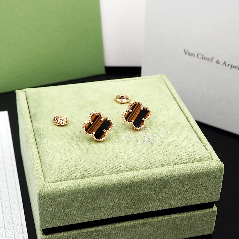 Van Cleef & Arpels earring-48