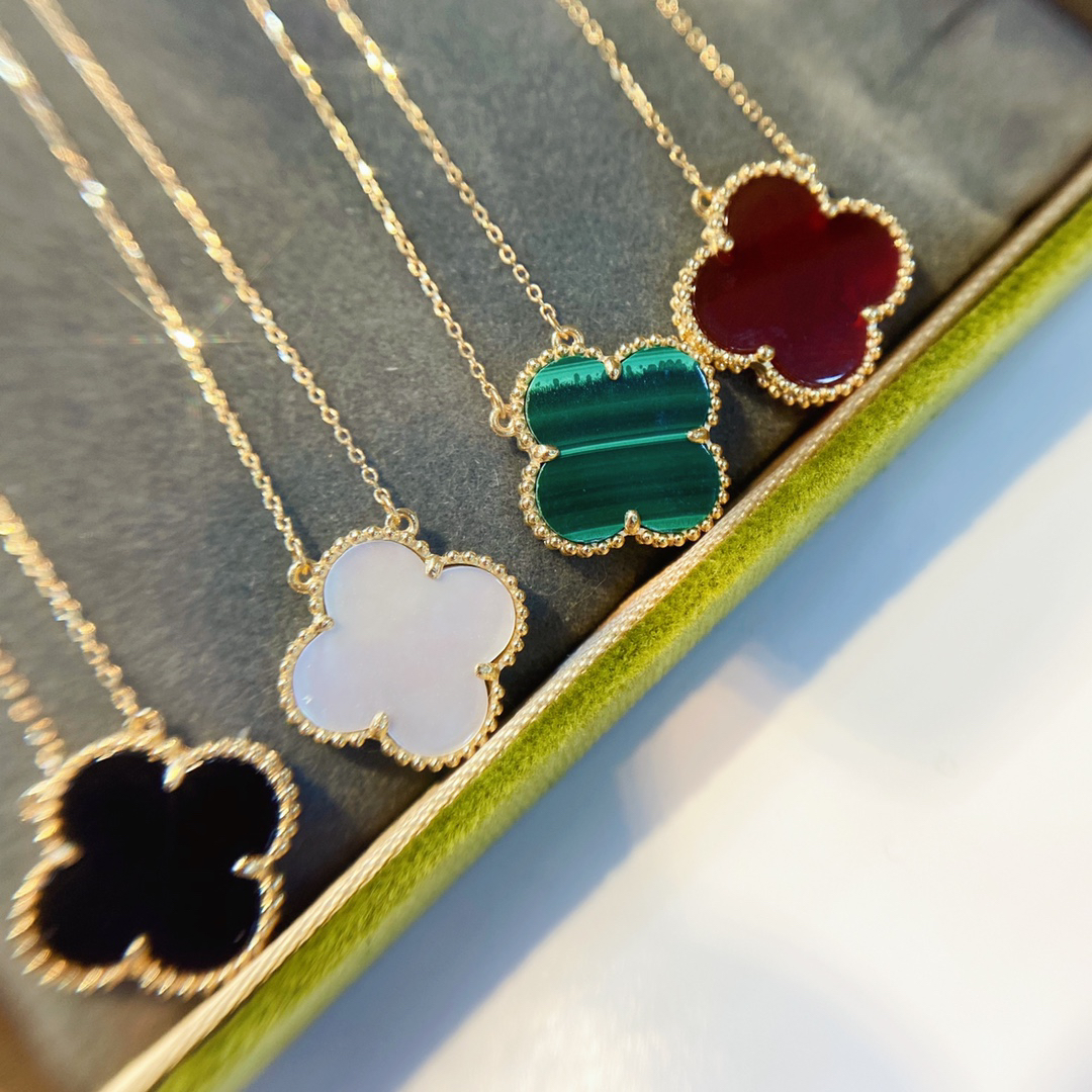 Van Cleef & Arpels necklace-120