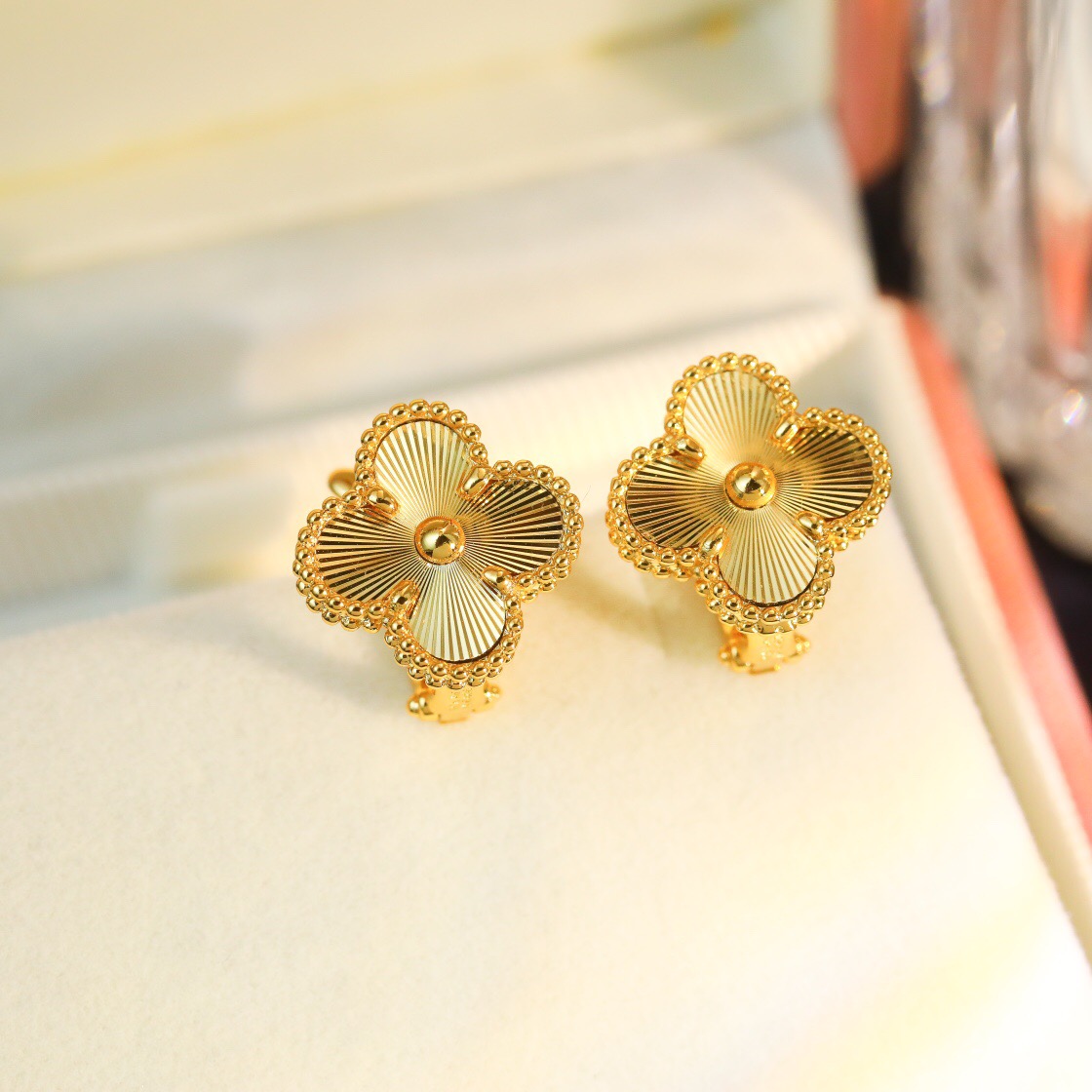 Van Cleef & Arpels earring-39
