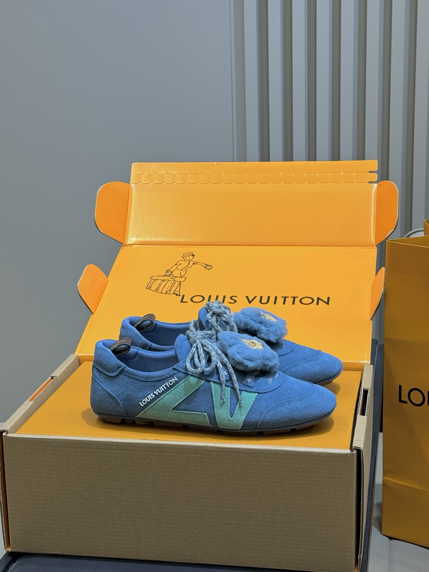 Lv Sneakers-233
