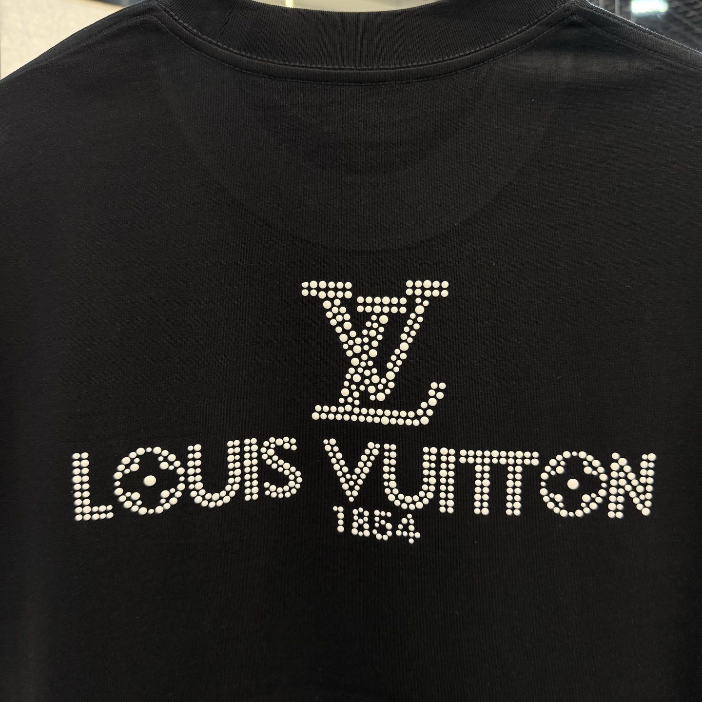 LV clothing-162