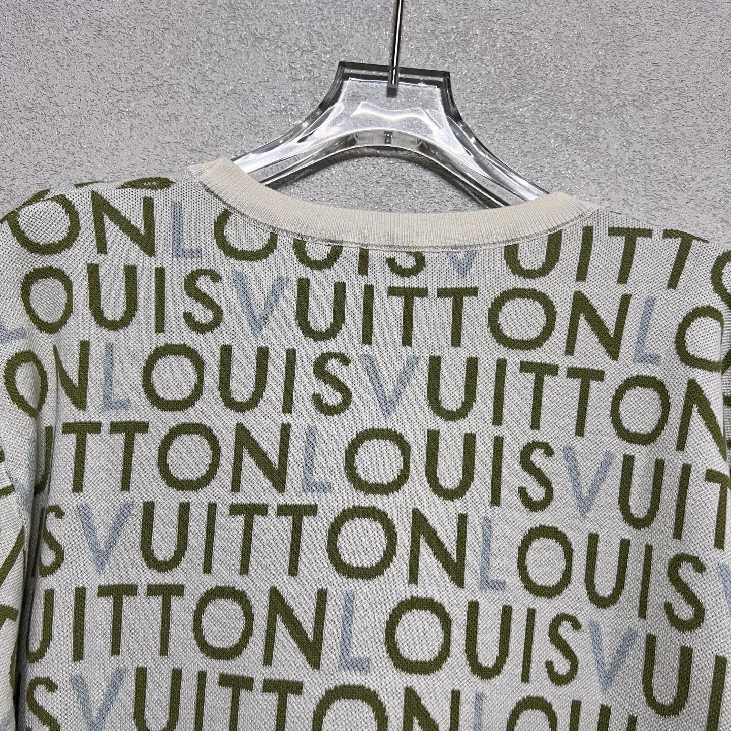 LV clothing-197