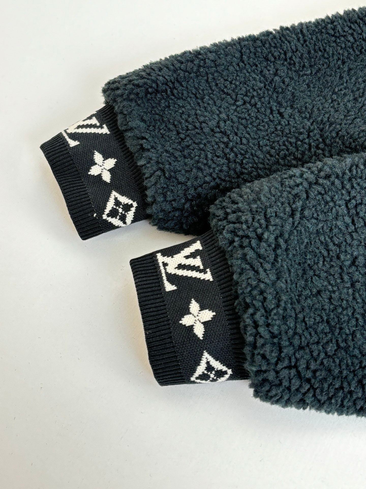 LV Clothing-295