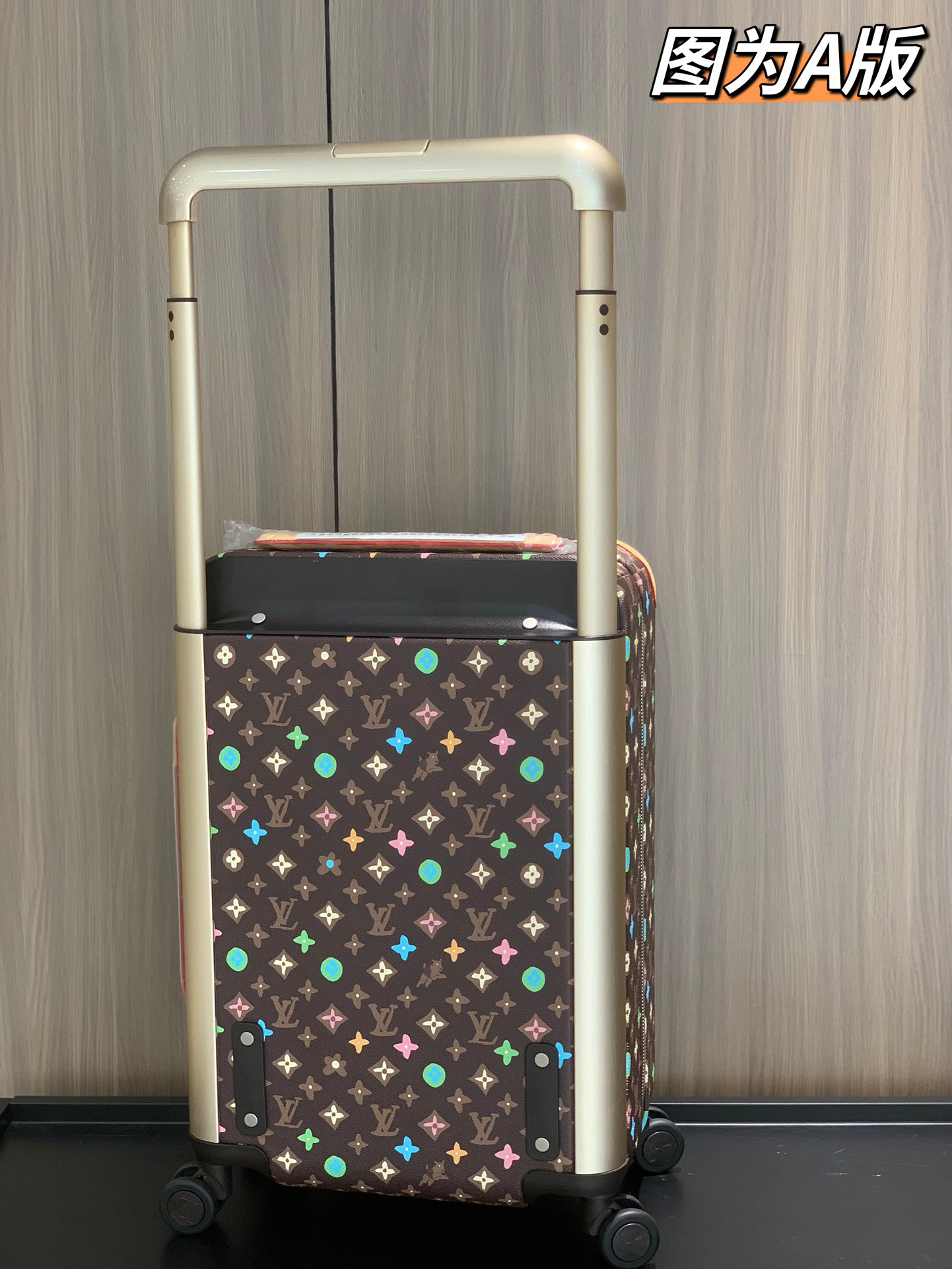 LV luggage-7