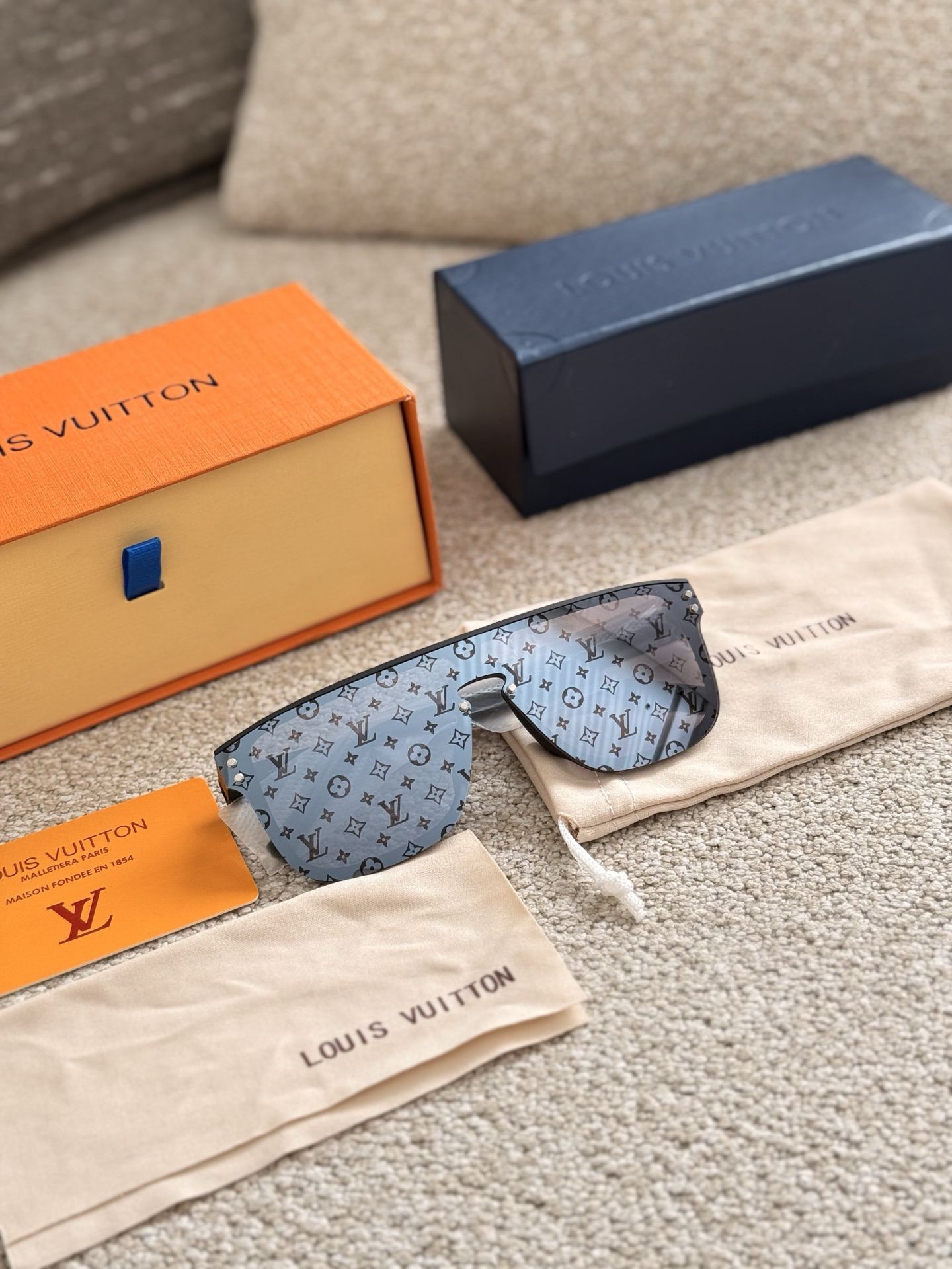 LV glasses-30
