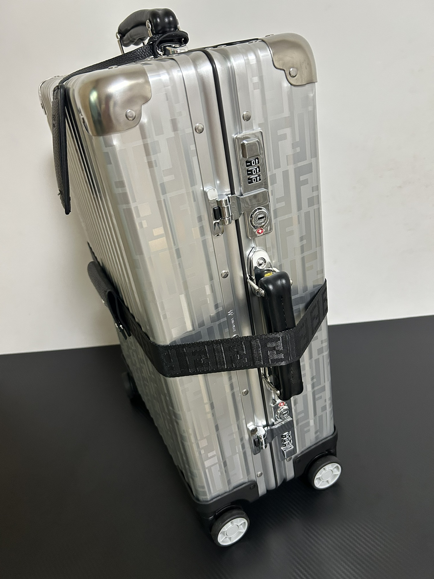 Fendi luggage-8