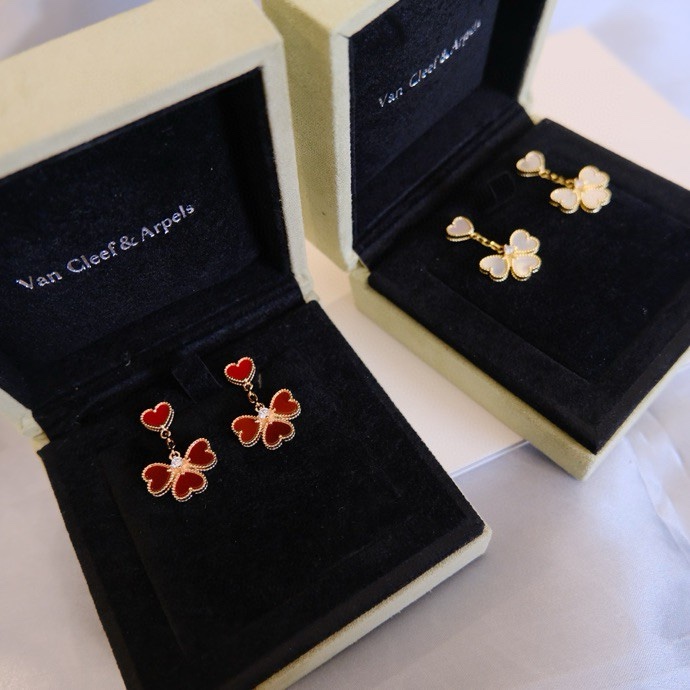 Van Cleef & Arpels earring-124
