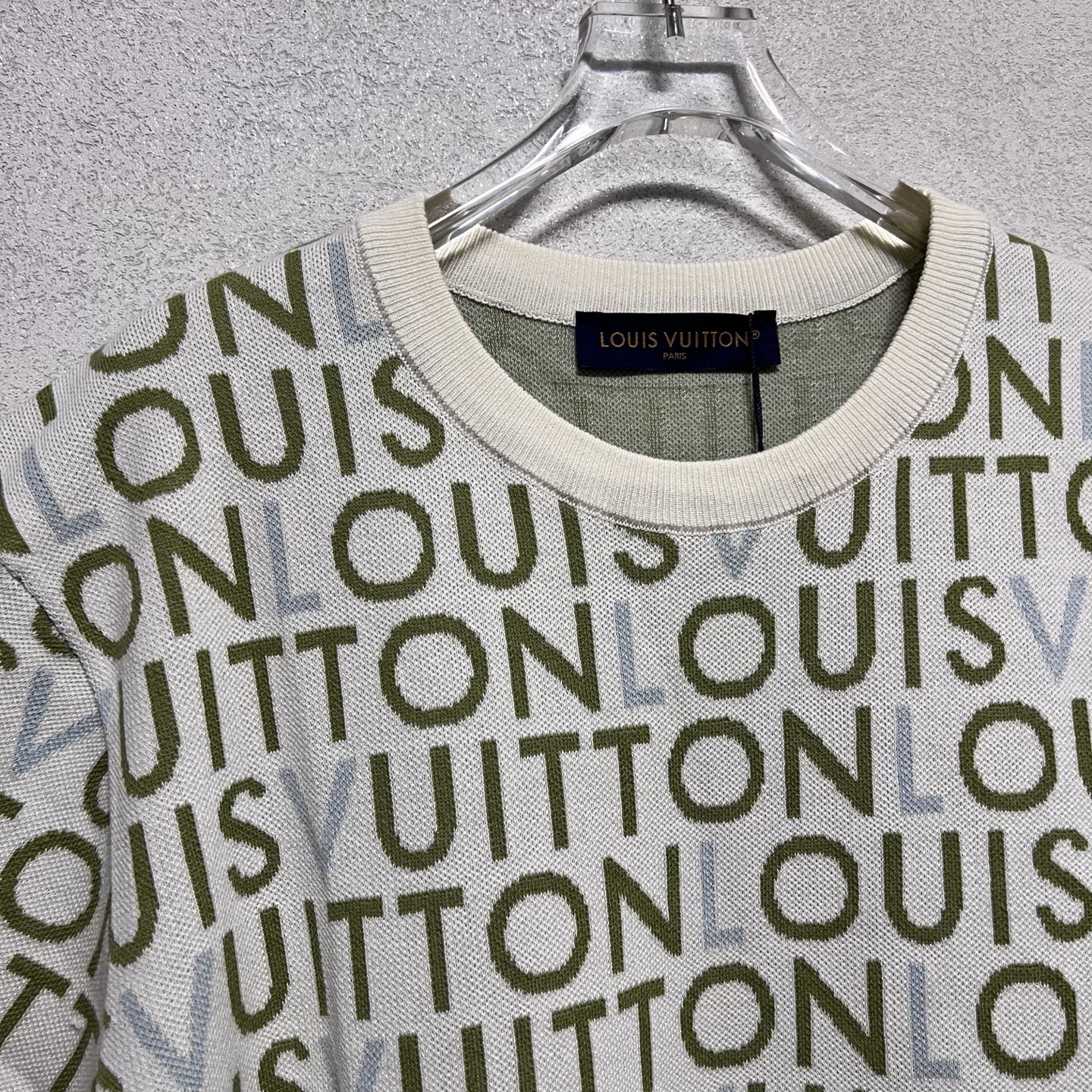LV clothing-197