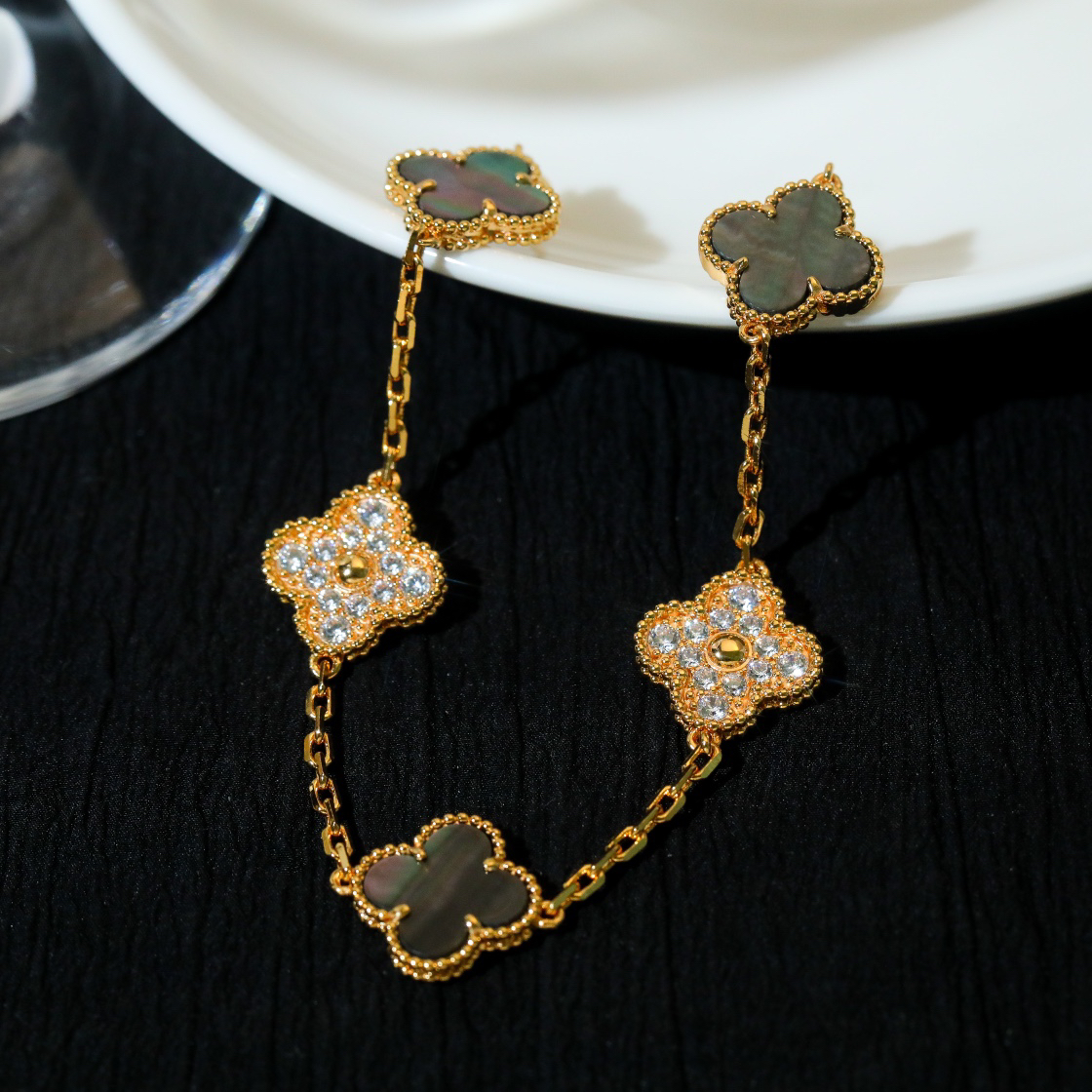 Van Cleef & Arpels Bracelet-75