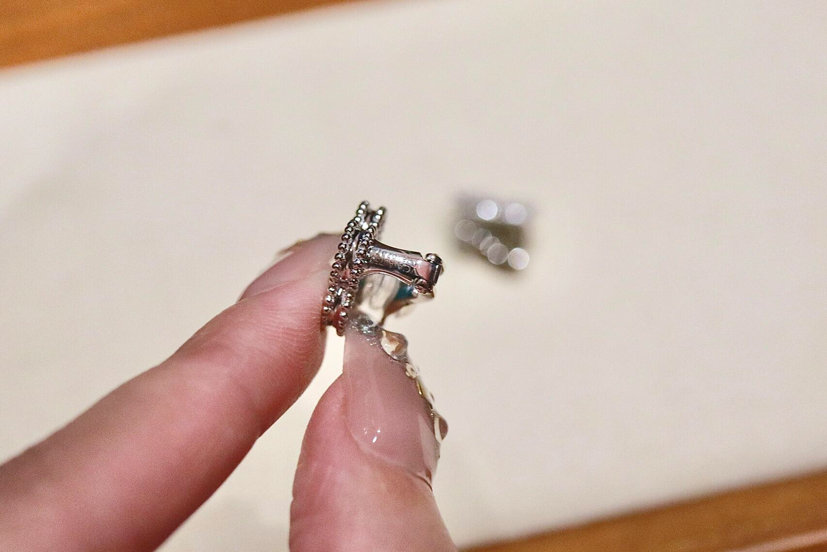 Van Cleef & Arpels earring-87