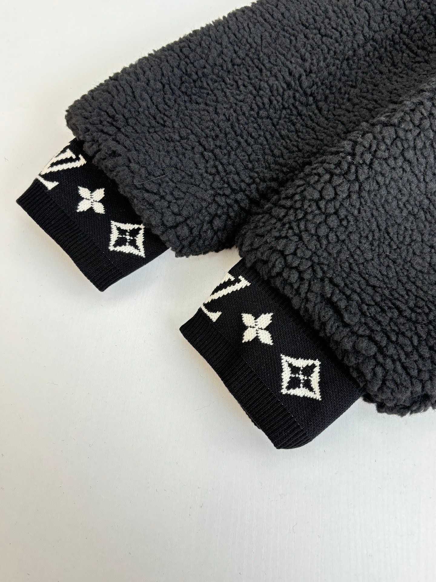 LV Clothing-294