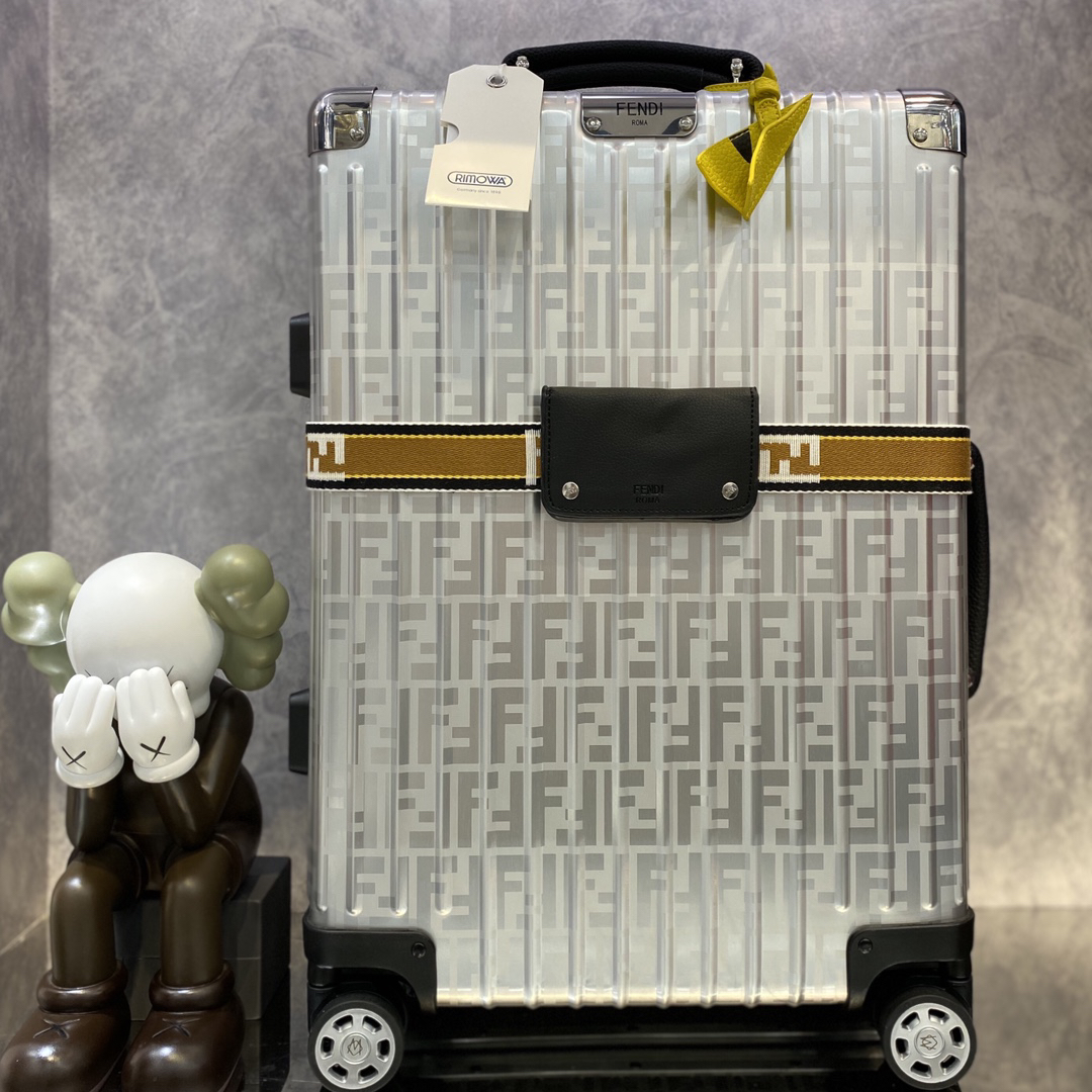 Fendi luggage-15