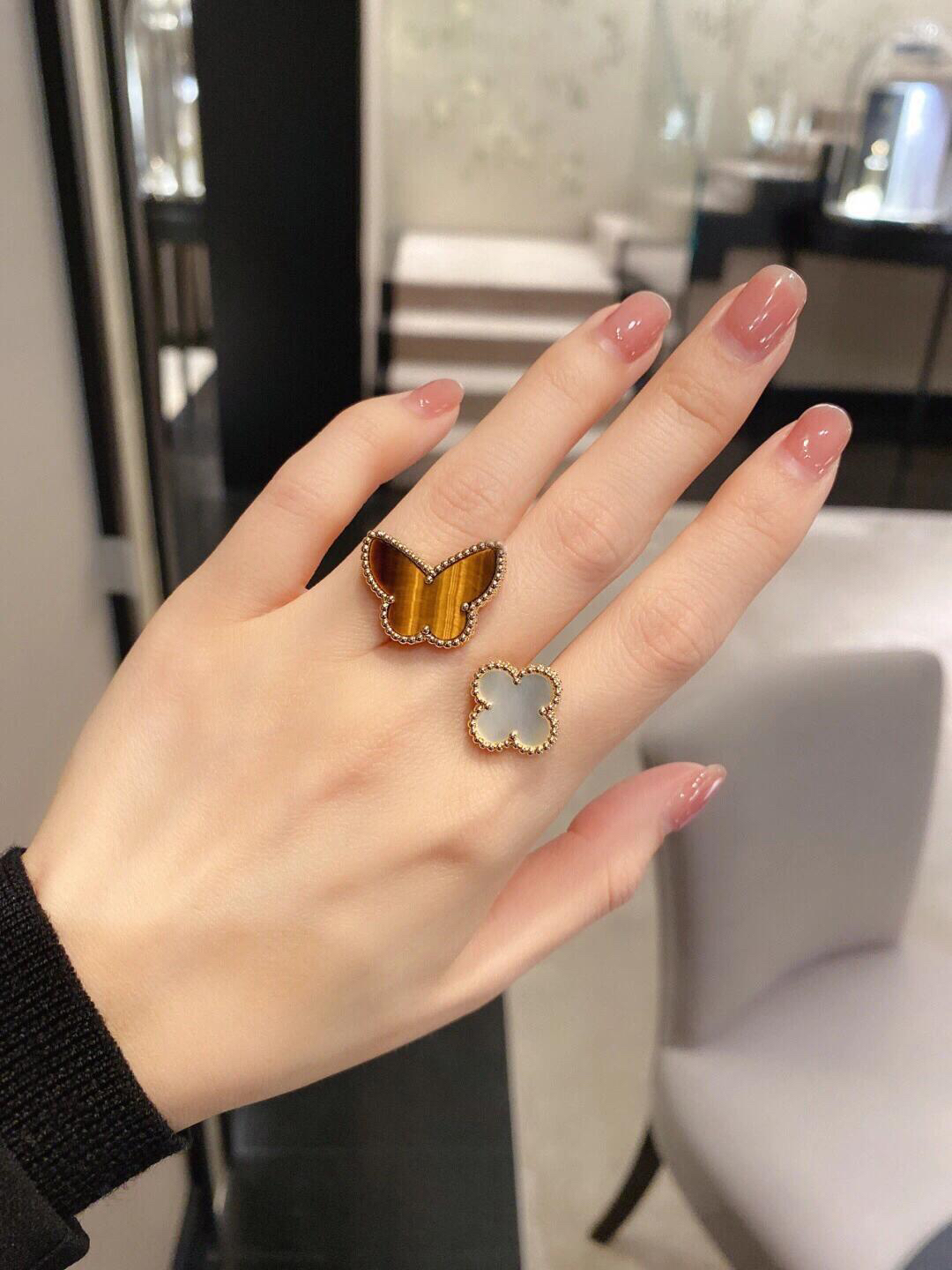 Van Cleef & Arpels ring-42