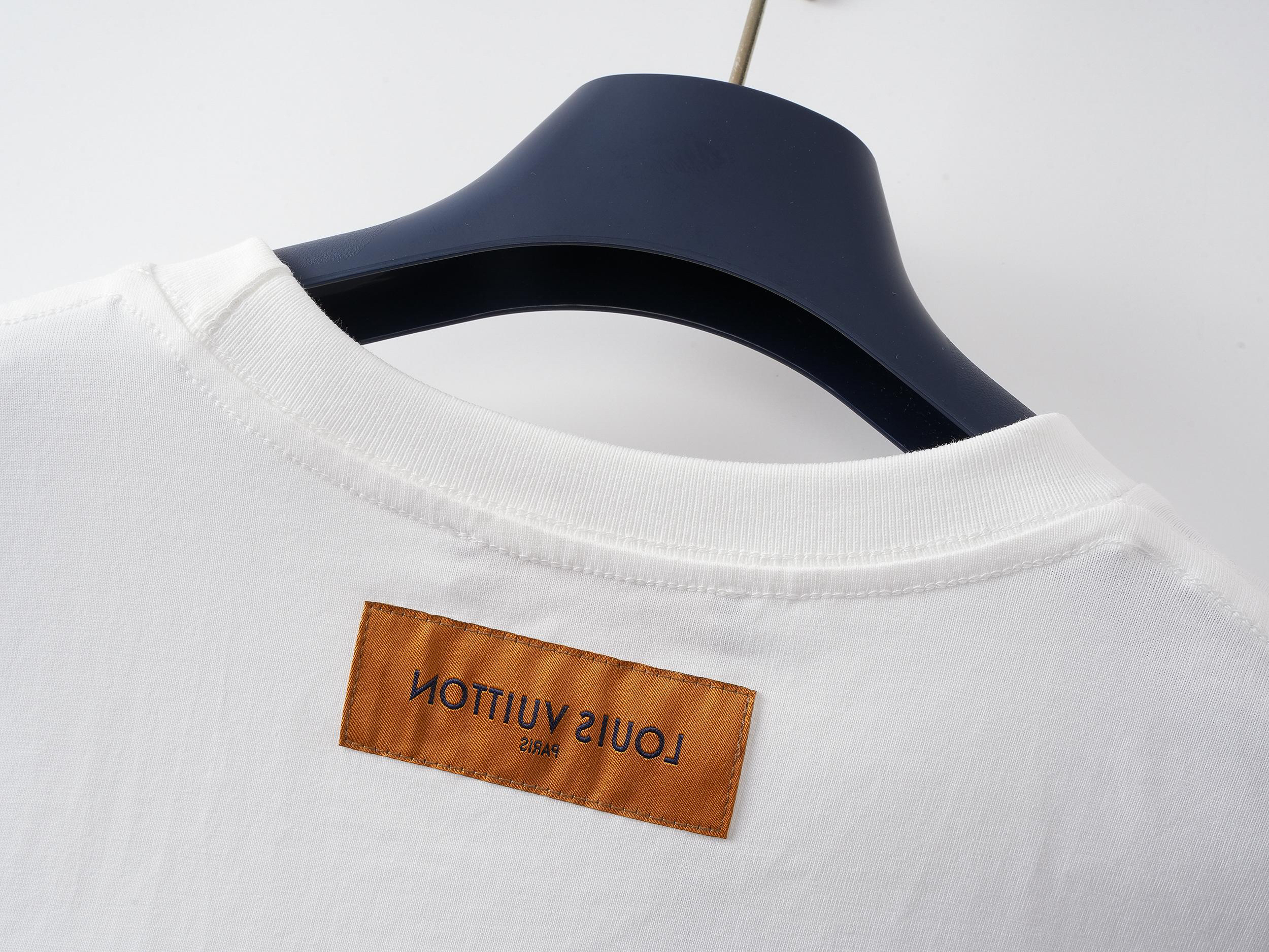 LV clothing-51