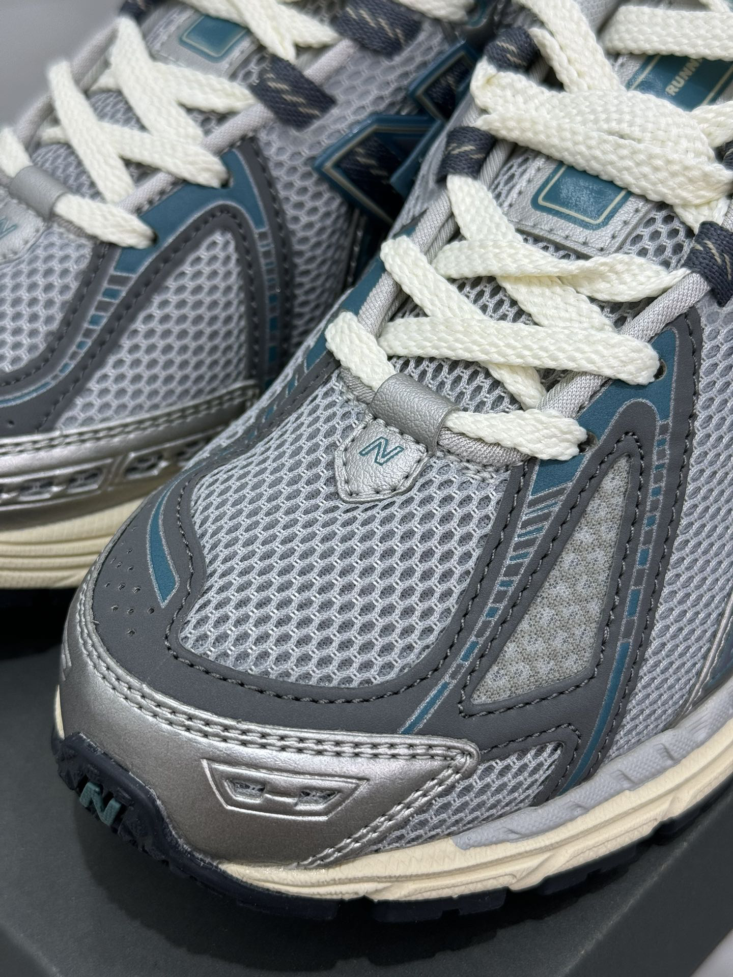 New Balance Sneakers-360