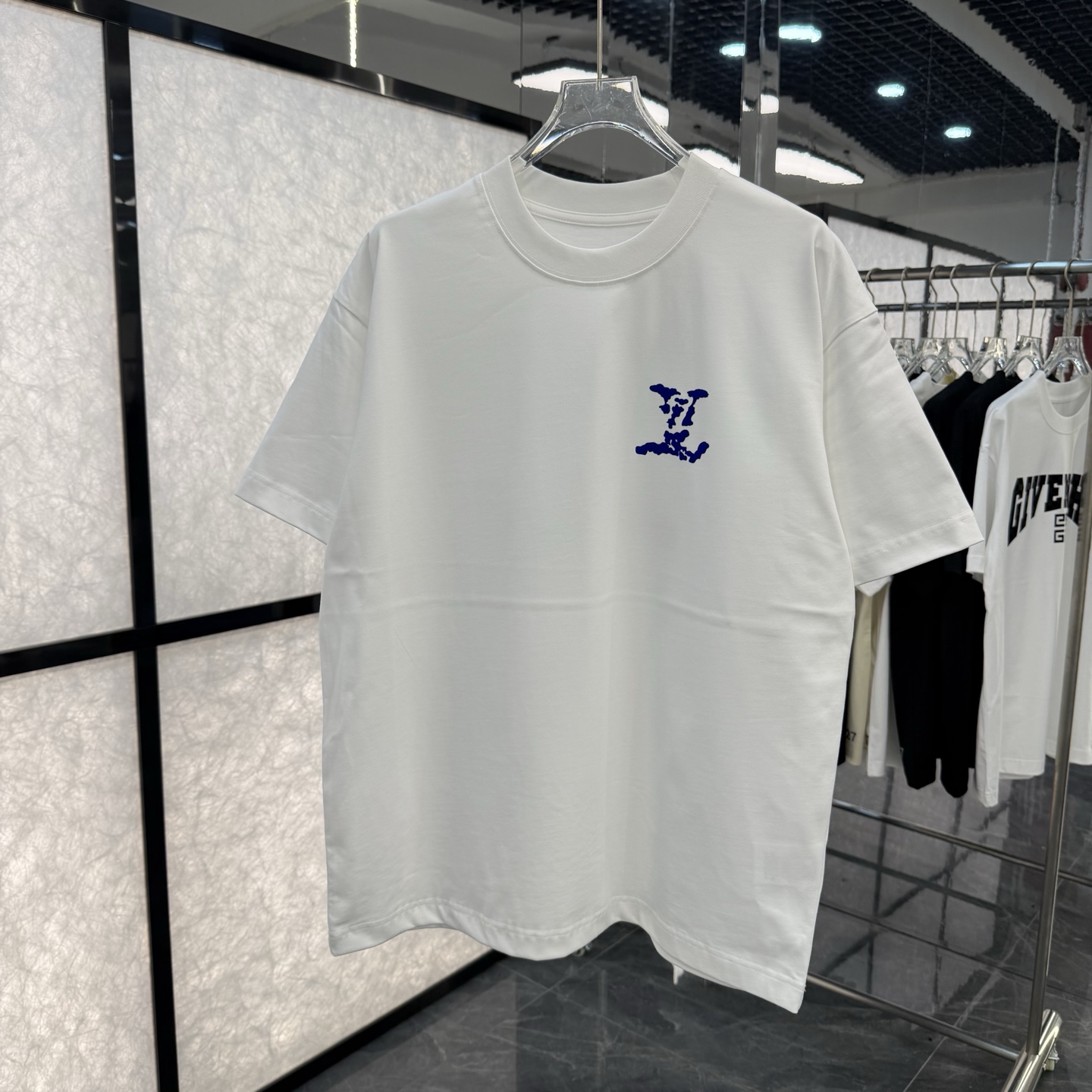 LV clothing-165