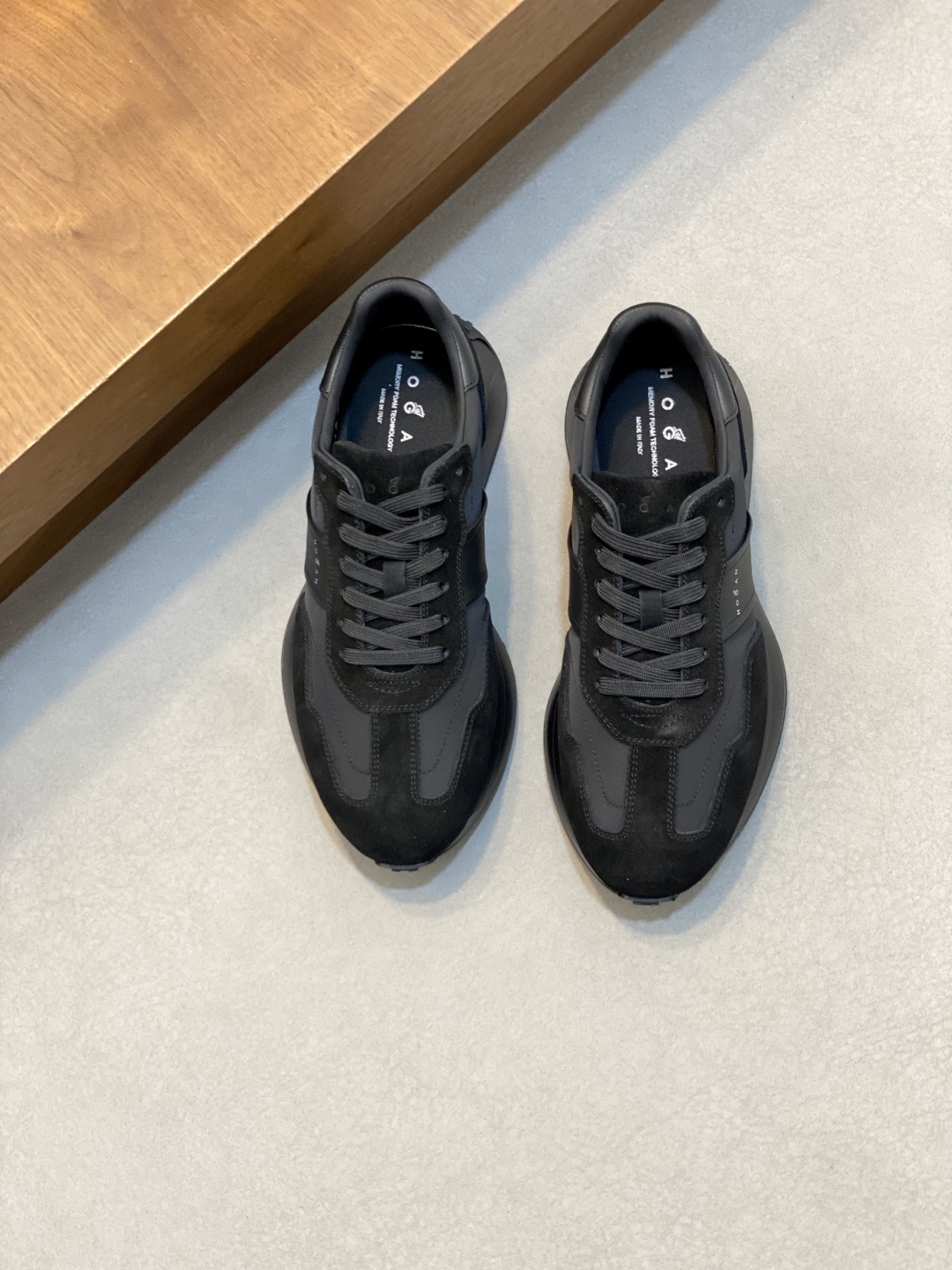 HOGAN  Sneakers